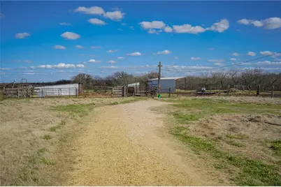 2565 County Rd 442, Thorndale, TX 76577 - Photo 17
