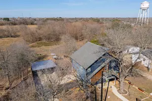 739 Pear St, Lockhart, TX 78644 - Photo 35