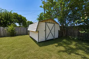 700 Woodview Dr, Georgetown, TX 78628 - Photo 9