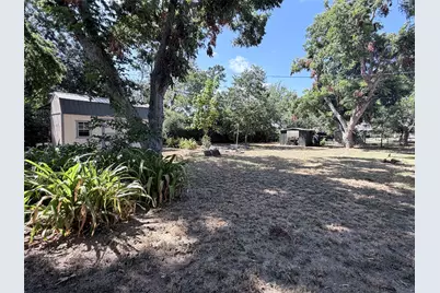 605 W 11th Street, Elgin, TX 78621 - Photo 35