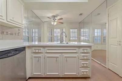 8415 Fredericksburg Road #306, San Antonio, TX 78229 - Photo 9