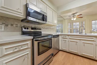 8415 Fredericksburg Road #306, San Antonio, TX 78229 - Photo 11
