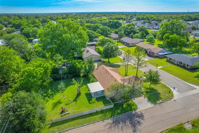 719 W Karnes Drive, Robinson, TX 76706 - Photo 25