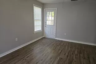 411 W 5th St, Taylor, TX 76574 - Photo 9