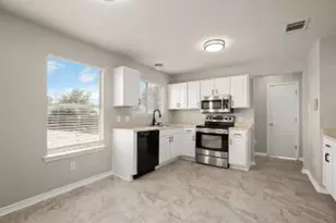 219 Brown St, Hutto, TX 78634 - Photo 5