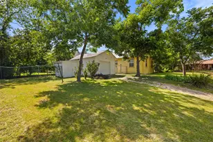 839 W 6th St, Taylor, TX 76574 - Photo 21