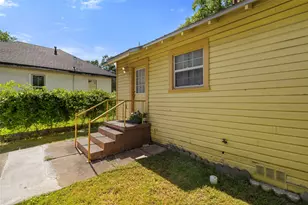839 W 6th St, Taylor, TX 76574 - Photo 17