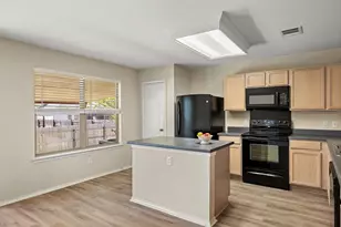 301 Wildwood Dr, Georgetown, TX 78633 - Photo 9