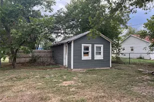 246 W Clark St, Bartlett, TX 76511 - Photo 5