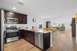 13617 Knights Br Dr, Elgin, TX 78621 - Photo 5