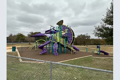 529 Madison Street, Elgin, TX 78621 - Photo 9