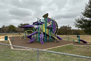 529 Madison St, Elgin, TX 78621 - Photo 9