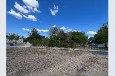 529 Madison Street, Elgin, TX 78621 - Photo 11