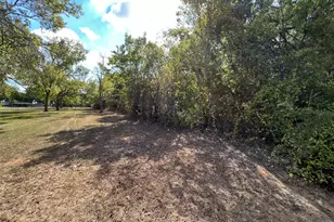 529 Madison St, Elgin, TX 78621 - Photo 7