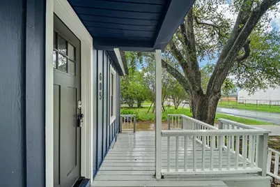 605 Bishop Street, Smithville, TX 78957 - Photo 3