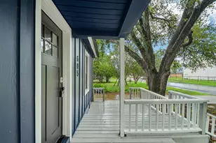 605 Bishop St, Smithville, TX 78957 - Photo 3