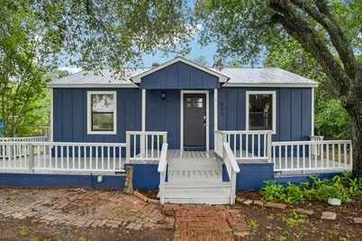 605 Bishop Street, Smithville, TX 78957 - Photo 1