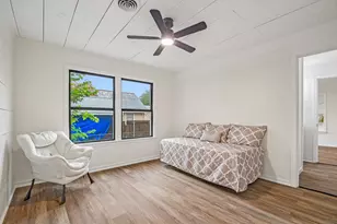 605 Bishop St, Smithville, TX 78957 - Photo 19