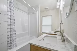 605 Bishop St, Smithville, TX 78957 - Photo 23
