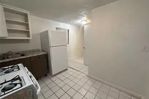 220 Stratford Ct, San Antonio, TX 78223 - Photo 5