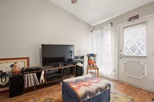 806 W 24th St, Austin, TX 78705 - Photo 3