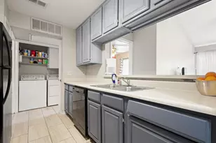 806 W 24th St, Austin, TX 78705 - Photo 5