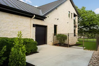 12 Treehaven Lane, The Hills, TX 78738 - Photo 29