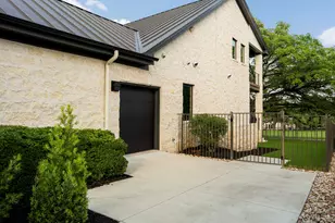 12 Treehaven Ln, The Hills, TX 78738 - Photo 29