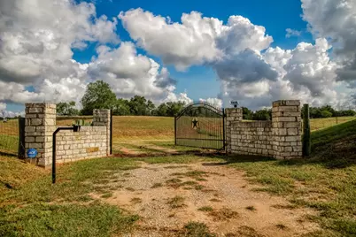 515 E St 543 Loop, West Point, TX 78963 - Photo 15