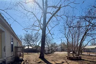 900 E Live Oak St, Lockhart, TX 78644 - Photo 3