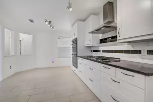 13135 Mill Stone Dr, Austin, TX 78729 - Photo 15