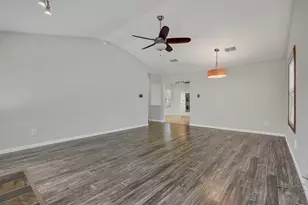 13135 Mill Stone Dr, Austin, TX 78729 - Photo 7