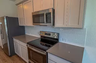 725 Bronco Billy Dr, Jarrell, TX 76537 - Photo 11