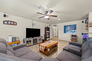 1315 Lantana Ct, Gonzales, TX 78629 - Photo 9