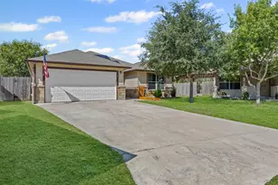 1315 Lantana Ct, Gonzales, TX 78629 - Photo 3