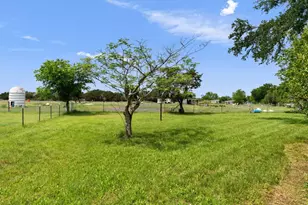 300 Corral Ln, Liberty Hill, TX 78642 - Photo 37