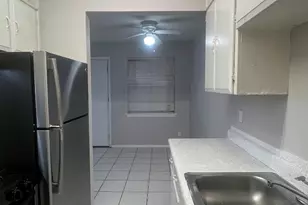 307 E 31st St, Austin, TX 78705 - Photo 9