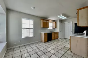 609 Chicago St, San Marcos, TX 78666 - Photo 3