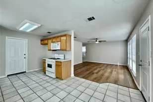 609 Chicago St, San Marcos, TX 78666 - Photo 3