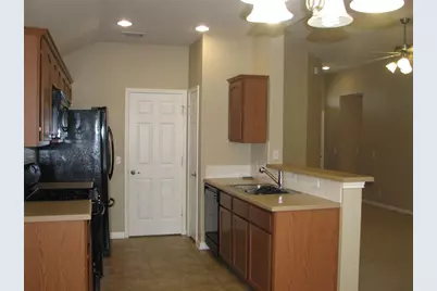 123 Bayliss Street, Hutto, TX 78634 - Photo 3