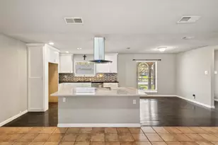 310 De Soto Dr, Universal City, TX 78148 - Photo 9