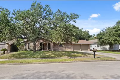 310 De Soto Drive, Universal City, TX 78148 - Photo 1