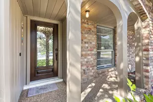 310 De Soto Dr, Universal City, TX 78148 - Photo 3
