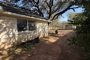 207 S Creek St, Fredericksburg, TX 78624 - Photo 5