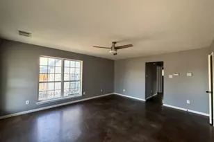 207 S Creek St, Fredericksburg, TX 78624 - Photo 7