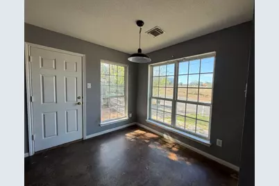 207 S Creek Street, Fredericksburg, TX 78624 - Photo 9