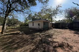 207 S Creek St, Fredericksburg, TX 78624 - Photo 19