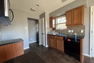 207 S Creek St, Fredericksburg, TX 78624 - Photo 11