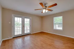 2700 Catalina Dr, Austin, TX 78741 - Photo 9