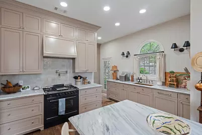 6203 Ledge Mountain Drive, Austin, TX 78731 - Photo 13